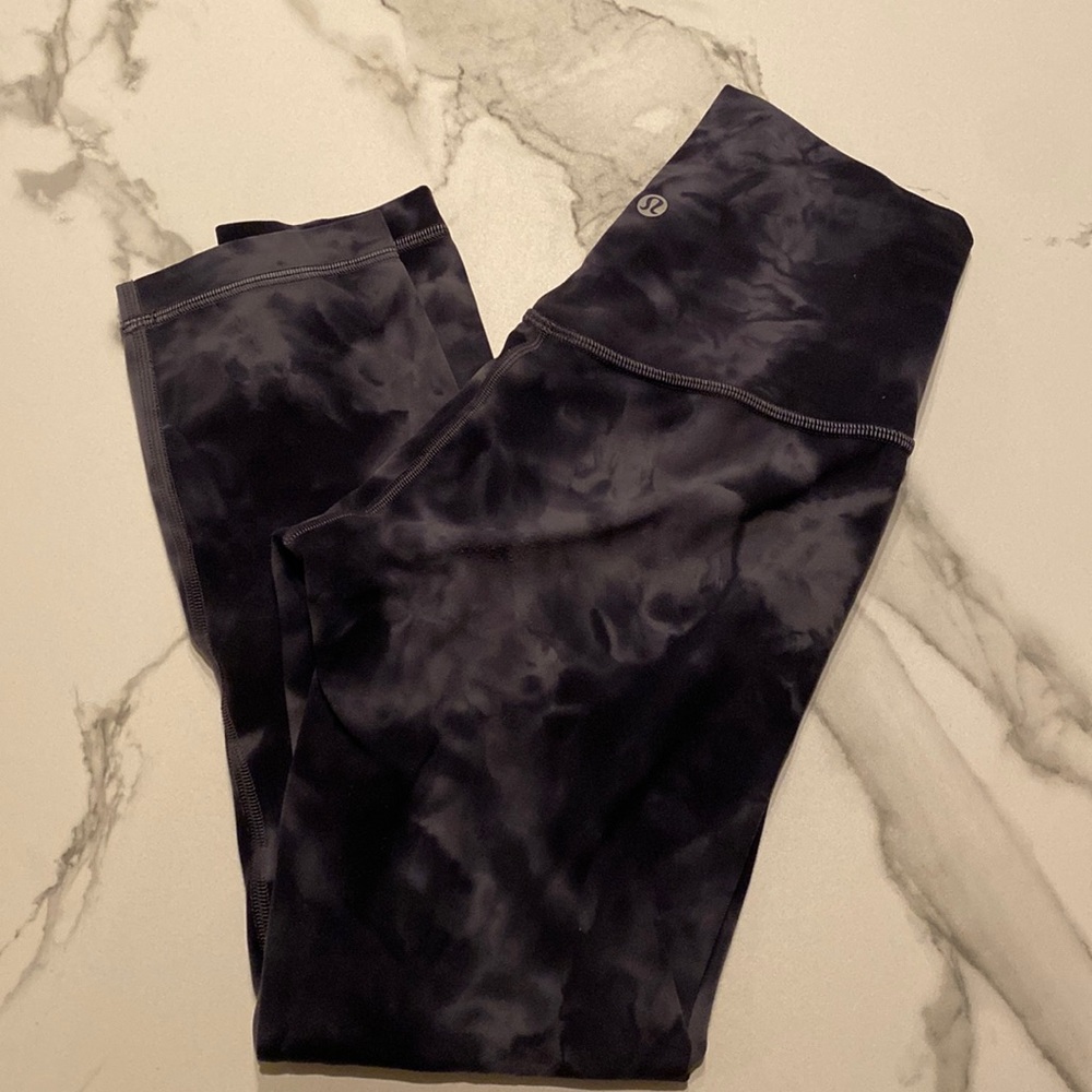 Lululemon Align Crop 21” in great used condition!!